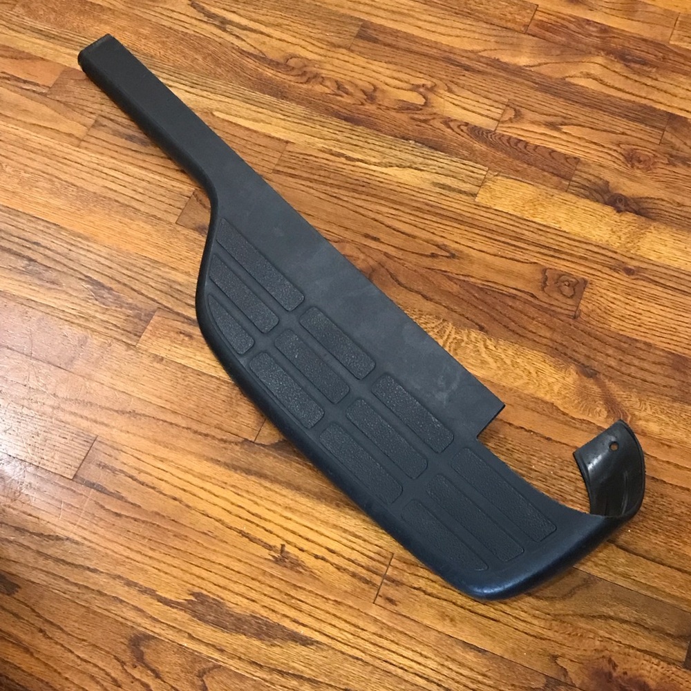 Chevrolet Silverado GMC Sierra Rear Bumper Pad Trim Panel 15738018 OEM R…